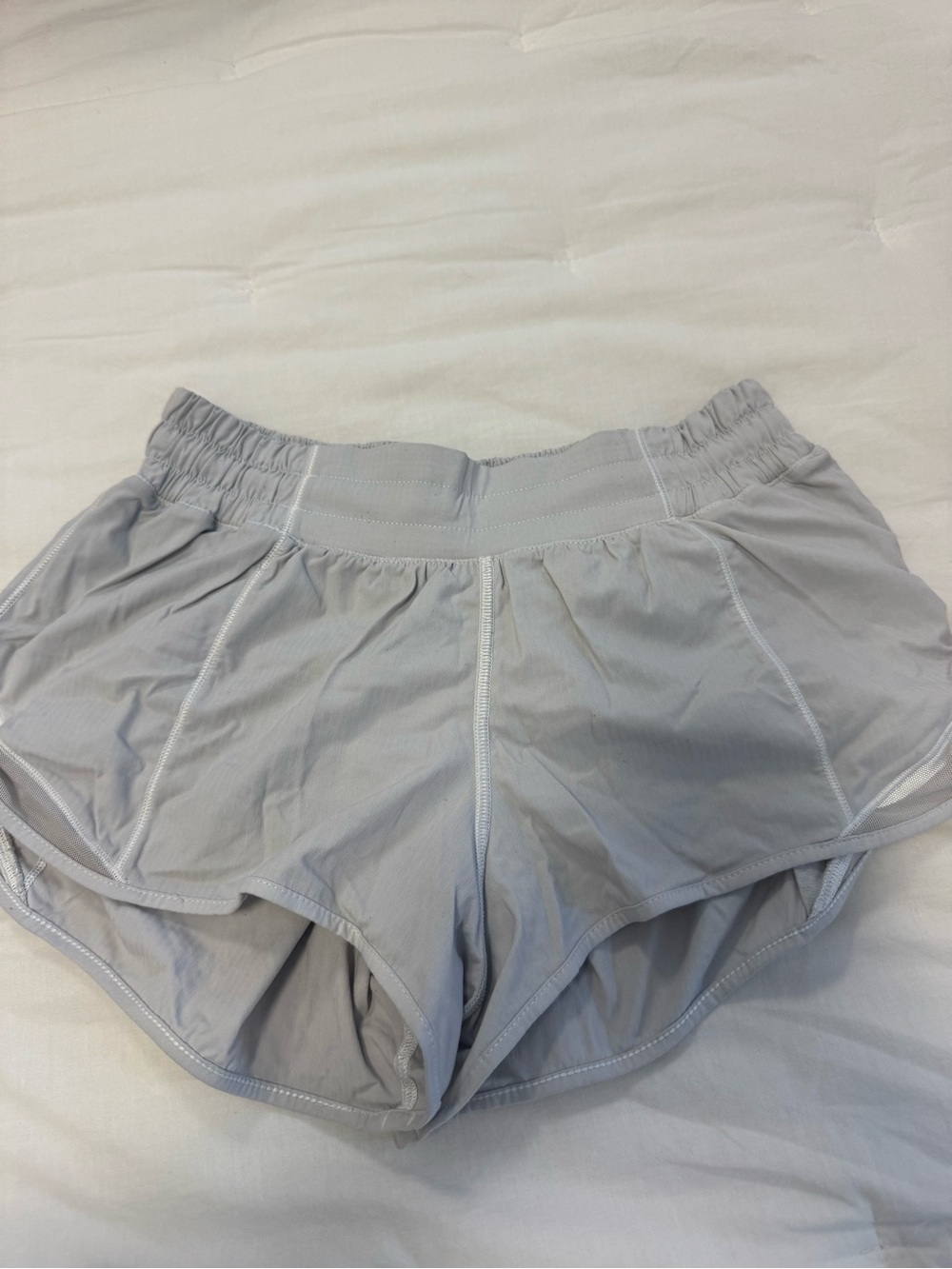 Lululemon Hotty Hot Low-Rise Shorts 2.5” In White Size 4